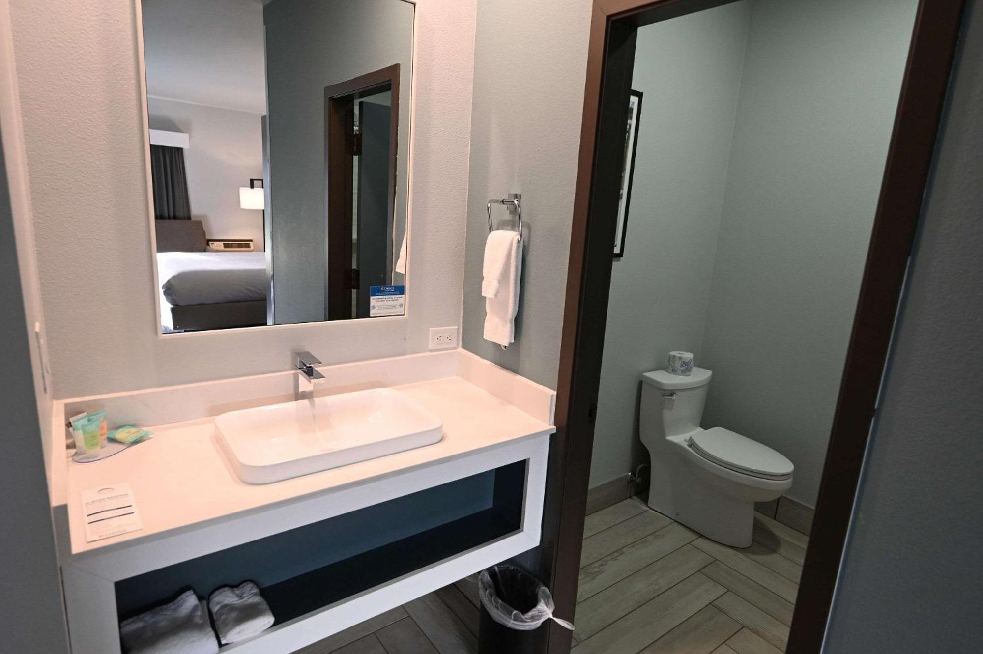 Edgewater Inn And Suites, Ascend Hotel Collection คูสเบย์ ภายนอก รูปภาพ