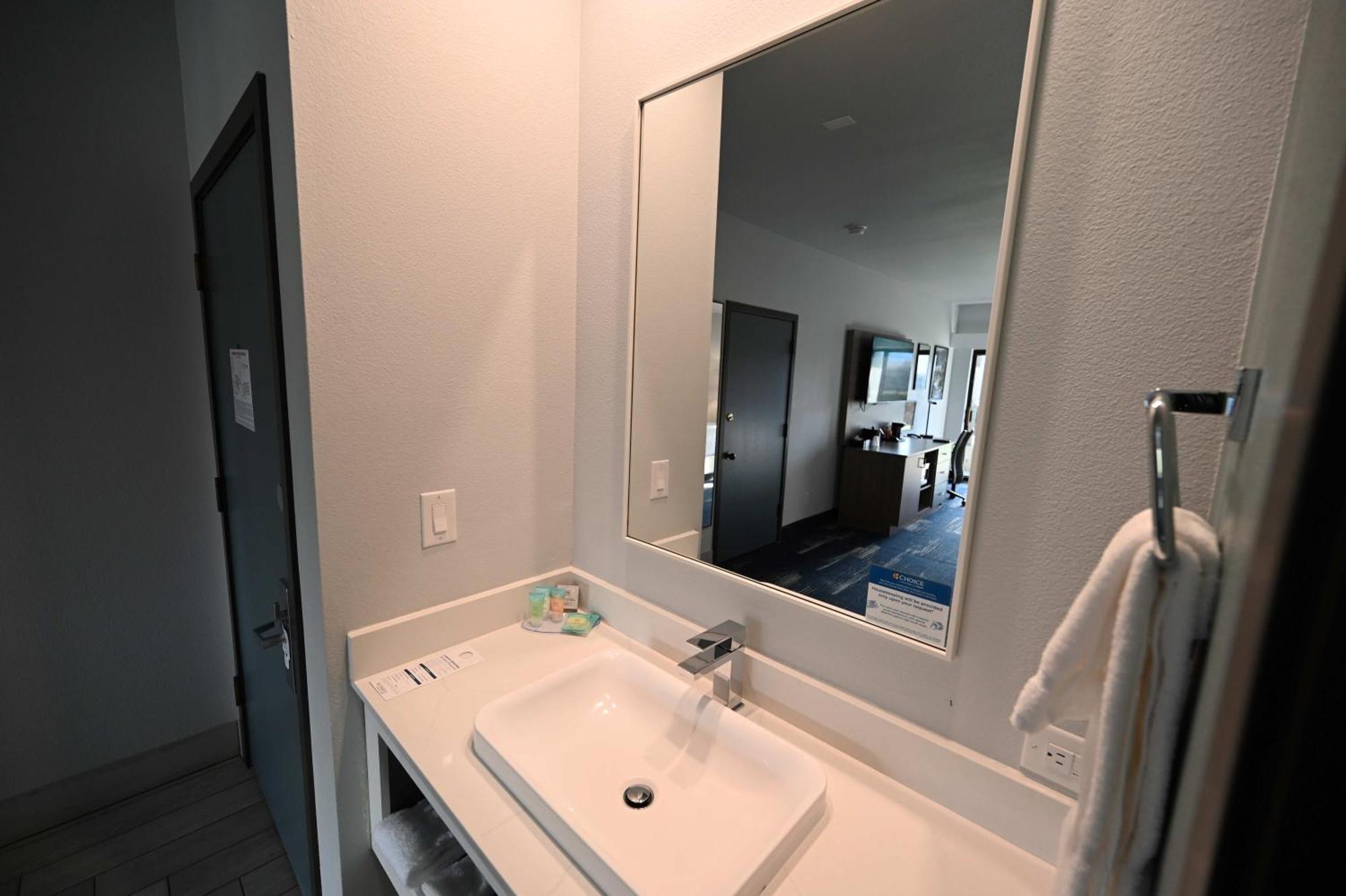 Edgewater Inn And Suites, Ascend Hotel Collection คูสเบย์ ภายนอก รูปภาพ