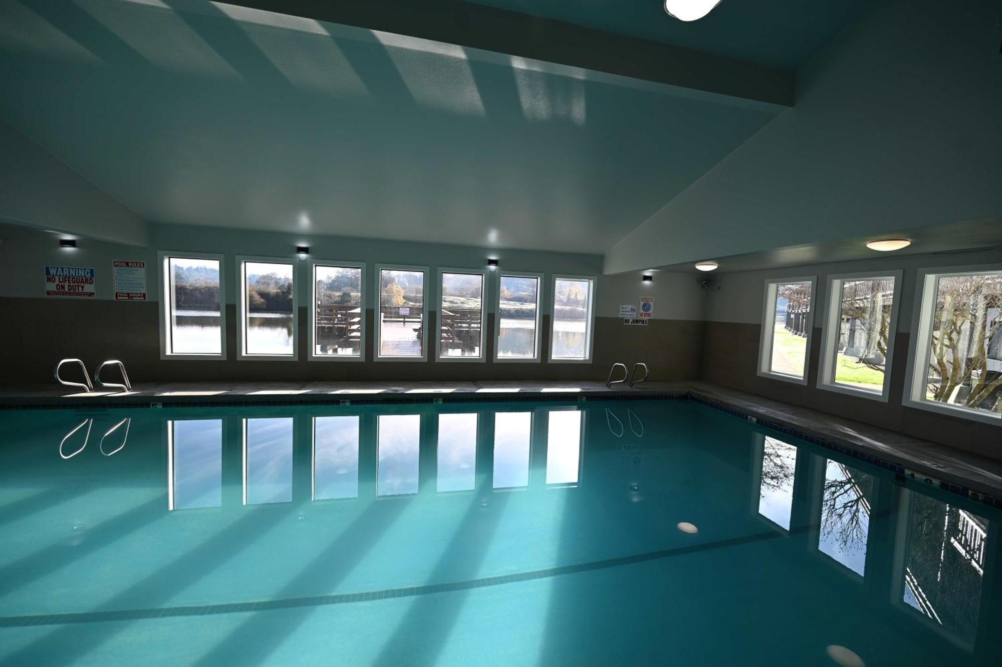 Edgewater Inn And Suites, Ascend Hotel Collection คูสเบย์ ภายนอก รูปภาพ