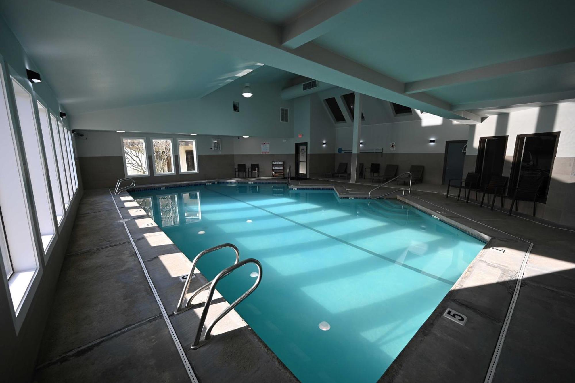 Edgewater Inn And Suites, Ascend Hotel Collection คูสเบย์ ภายนอก รูปภาพ