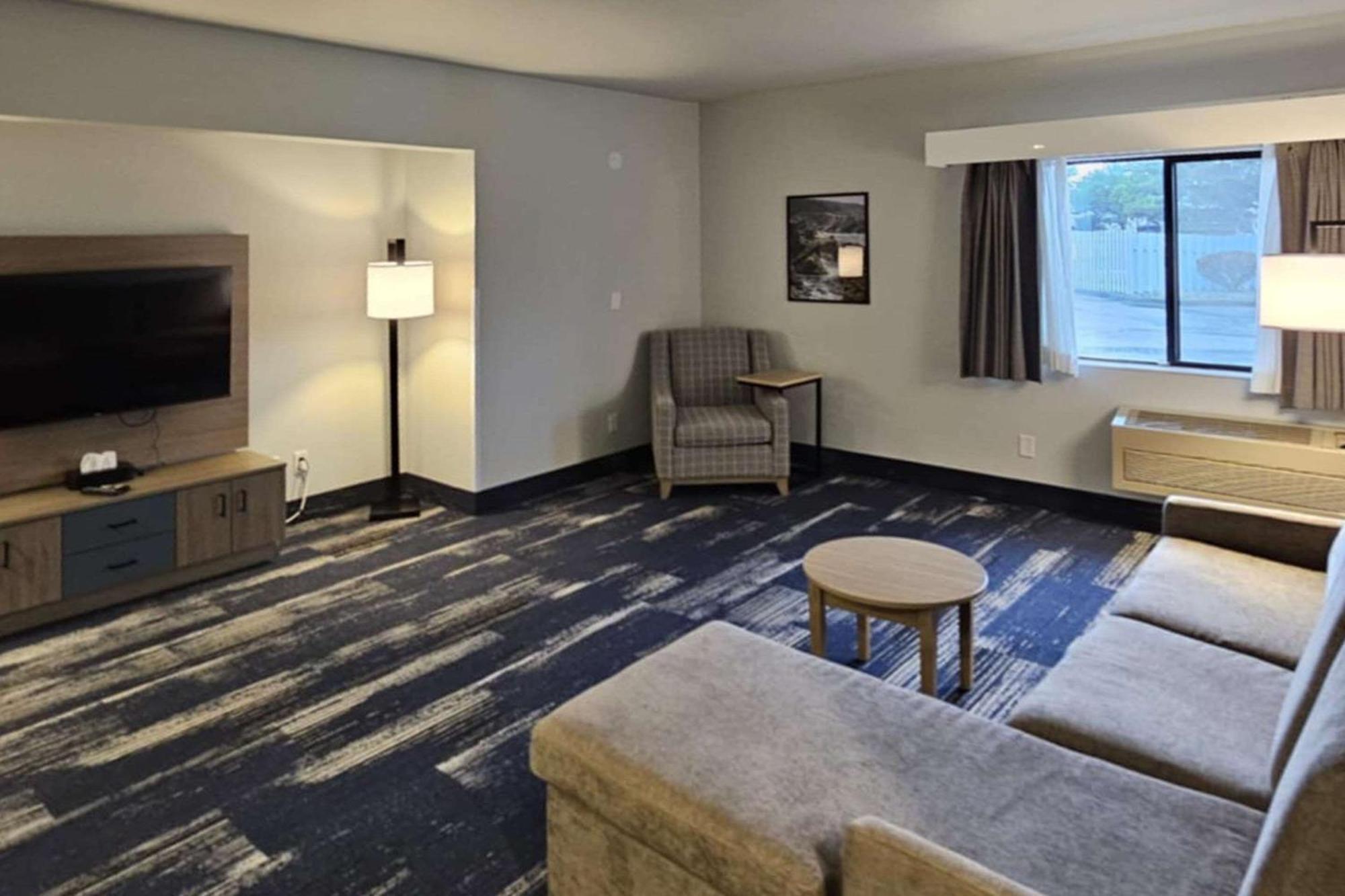 Edgewater Inn And Suites, Ascend Hotel Collection คูสเบย์ ภายนอก รูปภาพ