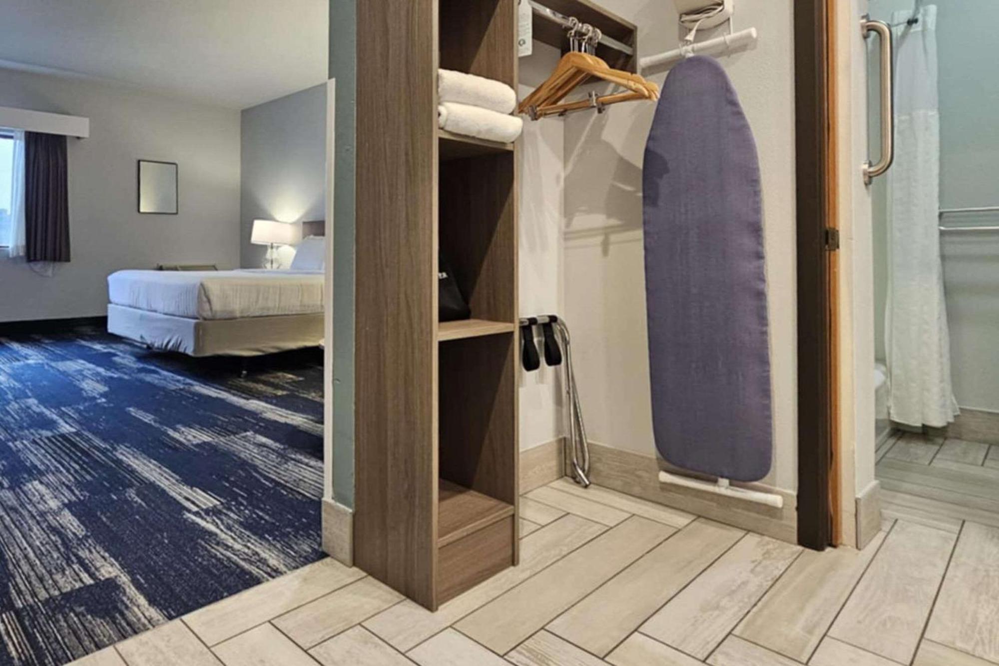 Edgewater Inn And Suites, Ascend Hotel Collection คูสเบย์ ภายนอก รูปภาพ
