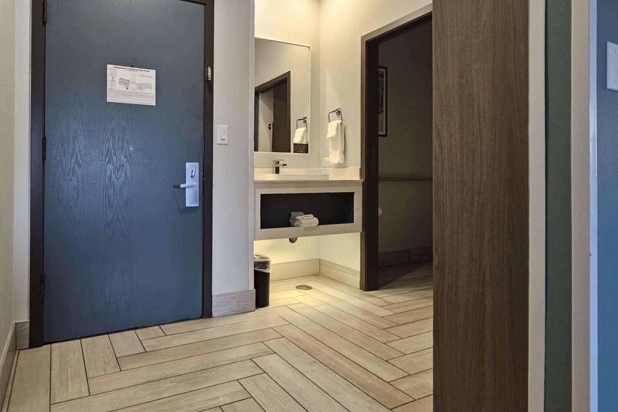 Edgewater Inn And Suites, Ascend Hotel Collection คูสเบย์ ภายนอก รูปภาพ