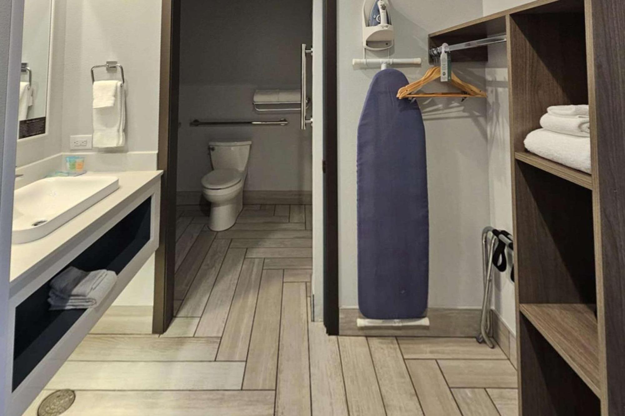 Edgewater Inn And Suites, Ascend Hotel Collection คูสเบย์ ภายนอก รูปภาพ