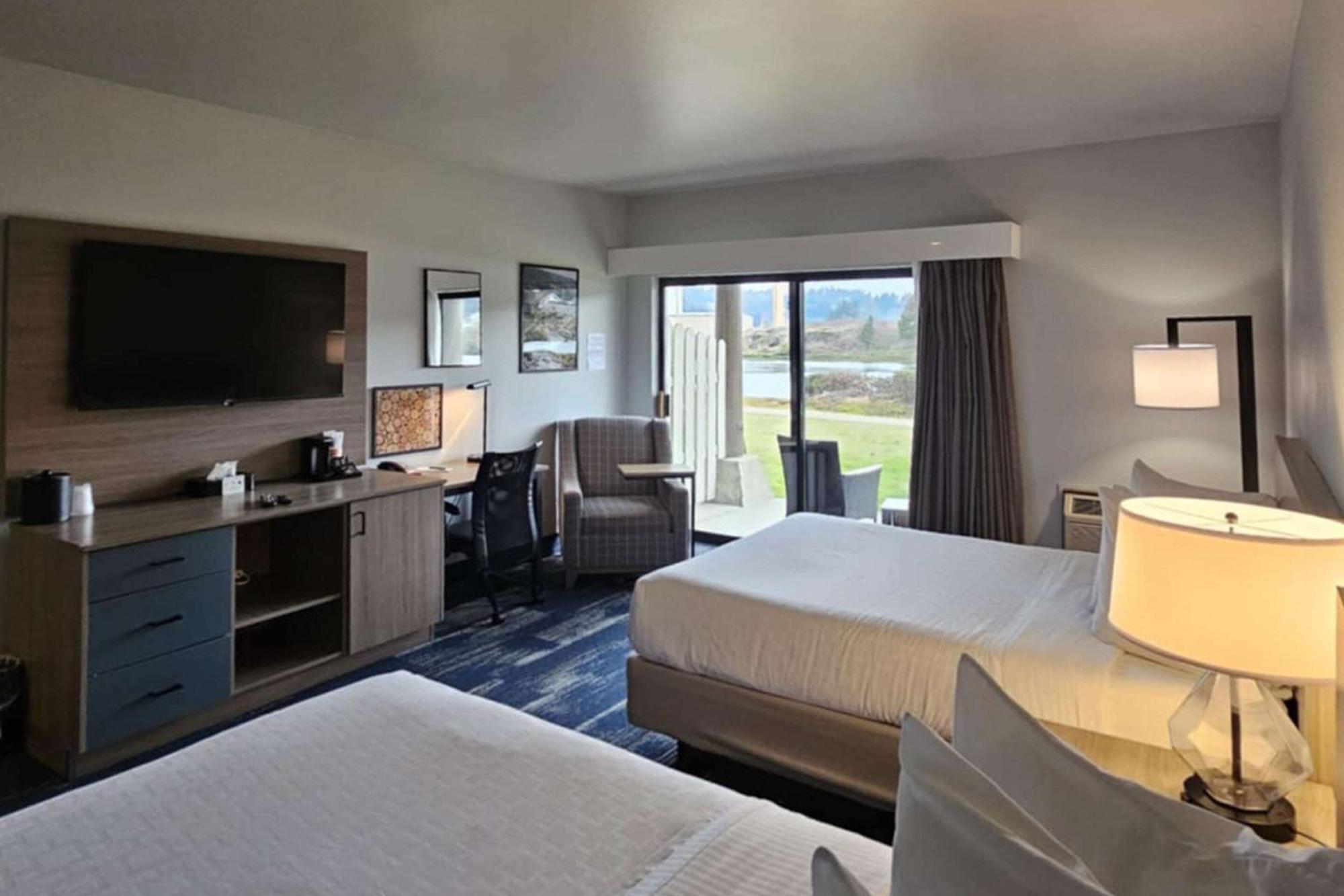 Edgewater Inn And Suites, Ascend Hotel Collection คูสเบย์ ภายนอก รูปภาพ