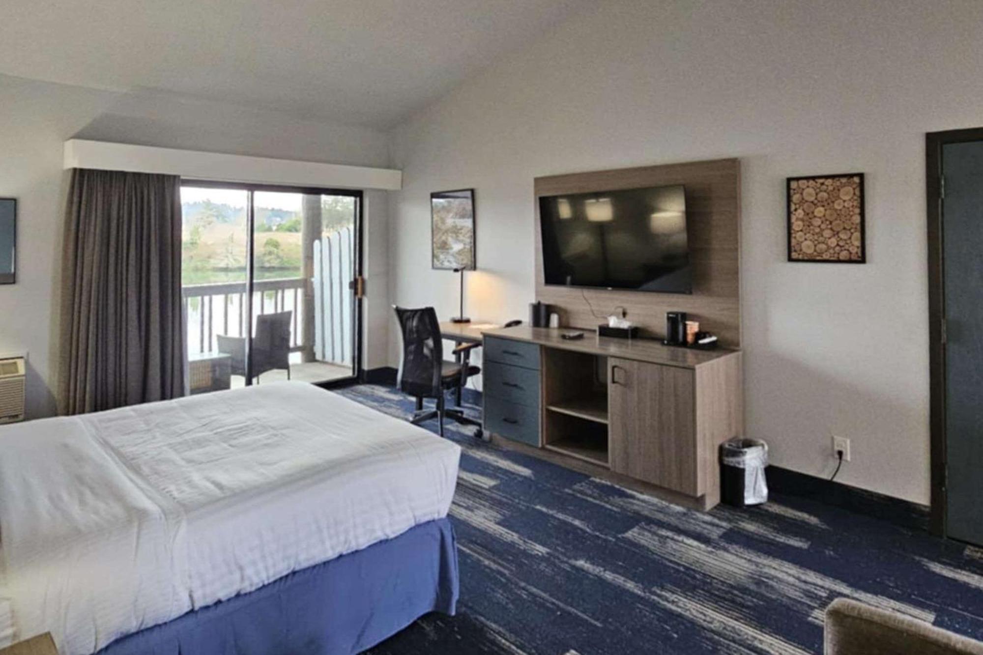 Edgewater Inn And Suites, Ascend Hotel Collection คูสเบย์ ภายนอก รูปภาพ